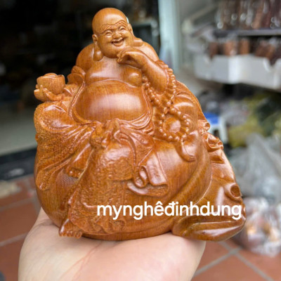 Tượng phật di lặc ngồi bị vàng bằng gỗ  bách xanh thơm nức cao 15x12x10cm 