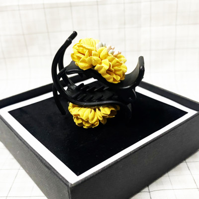 Kẹp tóc sau - Kẹp tóc hoa cúc vàng