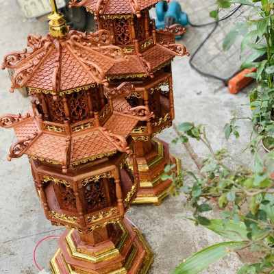 Cặp đèn thờ hình tháp dát vàng điểm cao cấp bằng gỗ hương kt cao 80×33×33cm