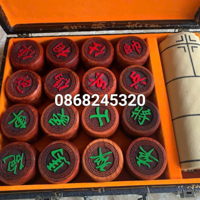 Quân cờ gỗ trắc kt 4.5×1.5cm + cả hộp đựng 