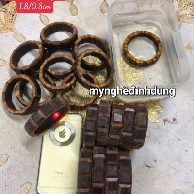 Vòng  tay gỗ  quý Vương mộc hoàng đàn tuyết lạng sơn  tuyệt đẹp 