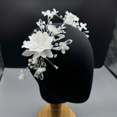 Cài tóc cô dâu hoa đính đá mẫu mới t9/2024