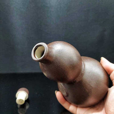 Nậm Rượu Gốm 500ML cao cấp mẫu hồ lô nghiêng màu nâu đất - Nậm Đựng Rượu cho giới sành tửu – Nậm Rượu Đẹp (L4)