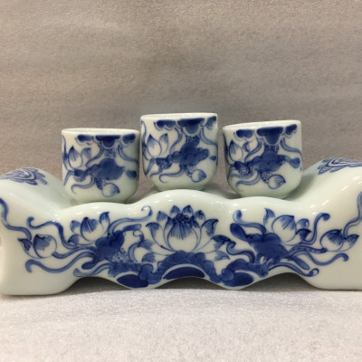 Kỷ Ngai 3 Chén Thờ Men Xanh Vẽ Sen