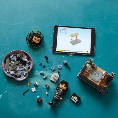 Đồ Chơi Lắp Ráp Nhân Vật Wednesday Addams LEGO WEDNESDAY 76780 (702 chi tiết)