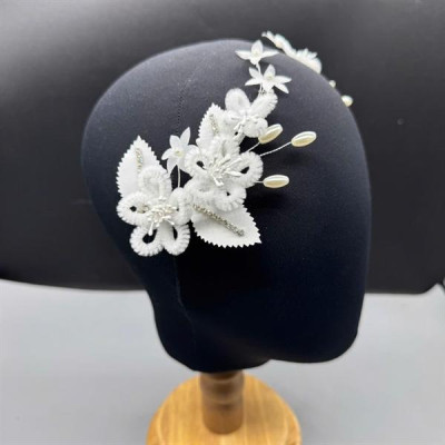 Cài tóc cô dâu hoa kẽm nhung trắng đính lá mẫu mới
