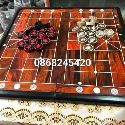Combo bộ bàn cờ tướng gỗ trắc kt 50×50×3cm + quân cờ sừng trắng đen kt 3.5×1.2cm 