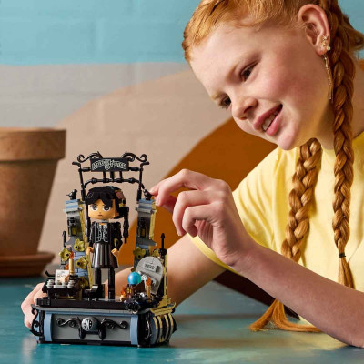 Đồ Chơi Lắp Ráp Nhân Vật Wednesday Addams LEGO WEDNESDAY 76780 (702 chi tiết)