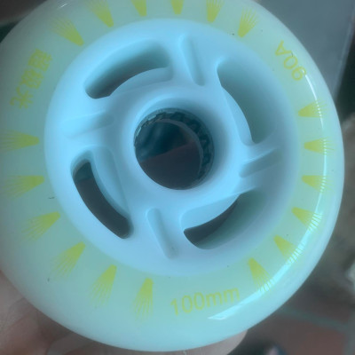 Bánh xe patin 90 100 110mm phát sáng