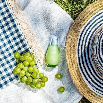 Serum Dưỡng Ẩm Se Khít Lỗ Chân Lông Chiết Xuất Nho Xanh Frudia Green Grape Pore Control Serum 50g