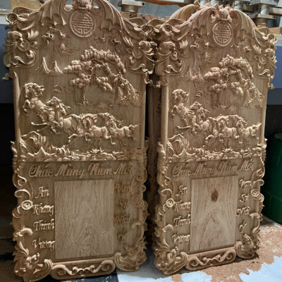 Đốc lịch treo tường bằng gỗ hương đá kt 37×77×3cm