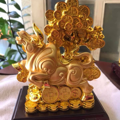 Tượng Trâu Vàng Mới Đứng khối tiền Cây tài lộc  Màu Vàng đặt bàn làm việc may mắn ạ  Size cao 20cm x ngang 15cm x sâu 10cm ạ