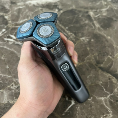 Máy cạo râu khô và ướt thương hiệu Philips Norelco S7788/82 Series 7000 - Hàng Chính Hãng