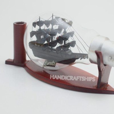 Thuyền trong bóng đèn (thuyền cướp biển 13cm)