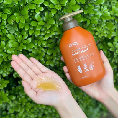 Combo 3 chai Sữa tắm thảo dược hữu cơ Gừng Nghệ Cỏ Cây Hoa Lá - Chiết Xuất Từ 7 Loại Thảo Dược Quý - Phòng Cảm, Tránh Gió, Dưỡng Da - Cho Con Cho Mẹ, Cho Đại Gia Đình, chai 500gr