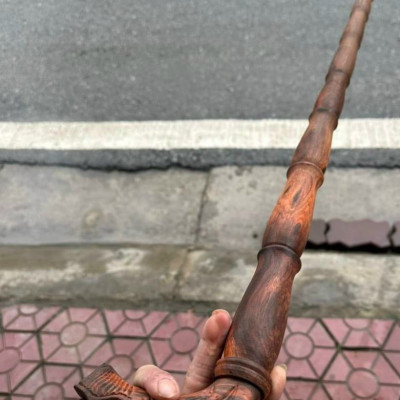 Gậy batong dành cho người già bằng gỗ trắc đỏ đen kt 90×13×3cm