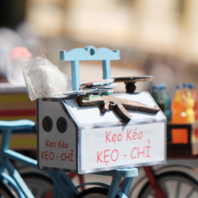 MÔ HÌNH TỰ LẮP RÁP DIY SÀI GÒN XƯA VÀ NAY - XE KẸO KÉO - HR03