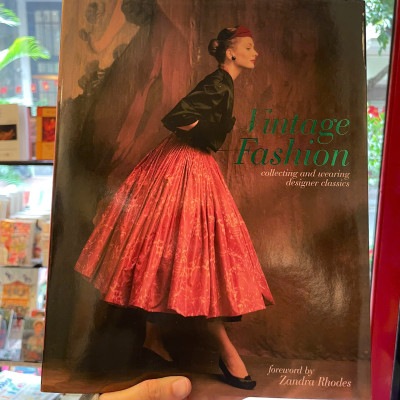 Sách - Vintage Fashion: Collecting & Wearing Designer Classics - Zandra Rhodes | Ngoại văn Bìa cứng