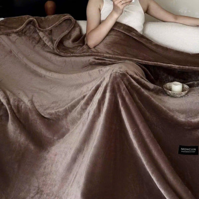 Chăn Moncler - Crytal Plush Size Queen 248x233 Hàng Chính Hãng