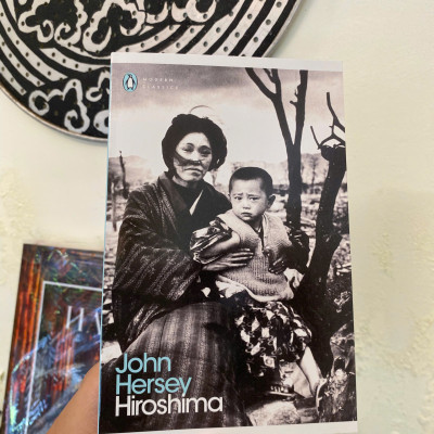 Sách - Hiroshima by John Hersey | Penguin Modern Classics - Historical English Book
