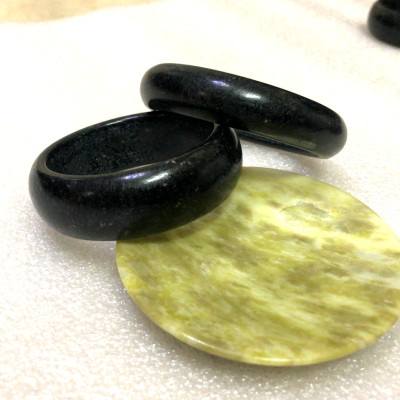 Vòng tay cẩm thạch đen đá tự nhiên Việt Nam 