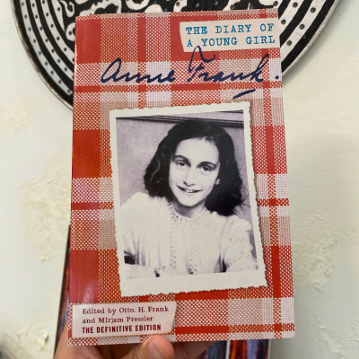 Sách - Diary of a Young Girl by Anne Frank | Classics History Nonfiction / Biography / Ngoại văn