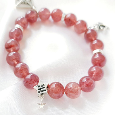 Vòng Tay Laliz Mệnh Hỏa Đá Thạch Anh Dâu Charm Bạc - TAR.09