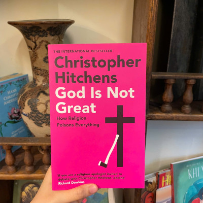 Sách - God Is Not Great: How Religion Poisons Everything - Christopher Hitchens | English Nonfiction