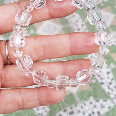  Vòng tay phong thuỷ nữ đá thạch anh trắng trong tự nhiên kiểu vuông giác tròn Size hạt vuông 10mm hạt tròn nhỏ 6mm Nữ mệnh kim mệnh Thủy đeo hợp may mắn tốt sức khoẻ công việc ạ