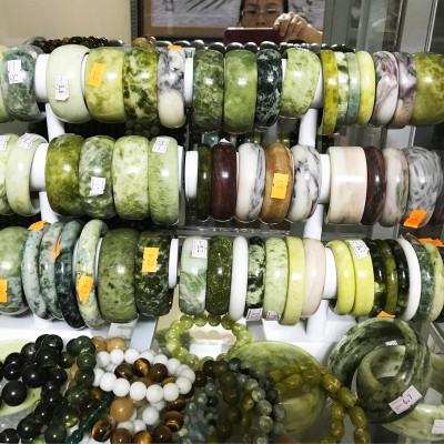 Vòng tay cẩm thạch nam màu vàng bản 2.2cm size 6.6cm cho người mệnh Thủy và Kim. VONGNGOCcom.6.6cm