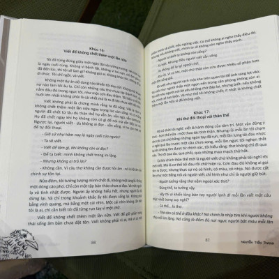 (Bìa cứng) NHỮNG CÂU THƠ KHÔNG CẦN CỨU AI NHƯNG CỨU NGƯỜI VIẾT – Nguyễn Tiến Thanh - NXB Hội Nhà Văn