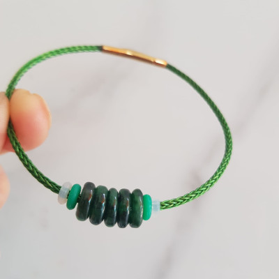 Vòng tay phong thủy nữ charm kiểu 5 đồng tiền Xanh Đậm dây xanh may mắn  Đá cẩm thạch tự nhiên xanh đậm đẹp phối dây màu xan có khoen chắc chắn  Hợp nữ mệnh thủy mộc hỏa ạ