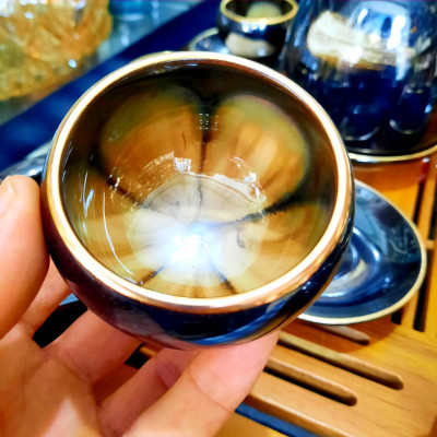 Bộ ấm chén Bát Tràng cao cấp “hoa trong lòng gốm” men hoả biến hổ phách viền vàng 24k