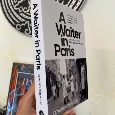 Sách - A Waiter in Paris: Adventures in the Dark Heart of the City by Edward Chisholm | Memoir