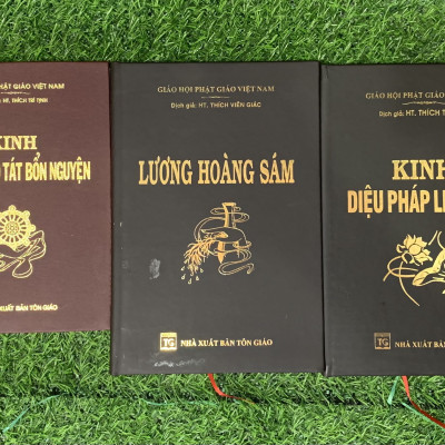 Sách combo 2 quyển: Combo Kinh lương hoàng xám (bìa da) + Kinh diệu pháp liên hoa (bìa da)