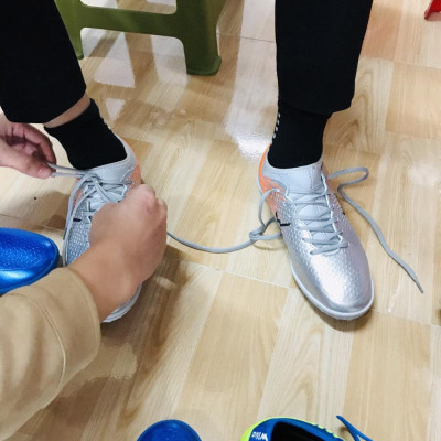 Mẫu giày bóng đá chính hãng cao cấp dành cho ae sân phủi wika Flash