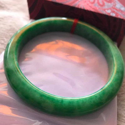 VÒNG TAY NAM ĐÁ CẨM THẠCH BẢN HẸ CỒ LÝ Size LỚN 68MM x Cao 12mm x Dầy 10mm  MÀU XANH LÁ ĐẬM BÓNG ĐỀU ĐẸP  NAM MỆNH MỘC HOẢ 80Kg Đến 95Kg ĐEO ĐẸP Ạ