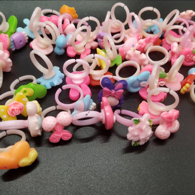 Combo 10 nhẫn nhựa cho bé gái dễ thương và xinh xắn (Giao mẫu ngẫu nhiên)