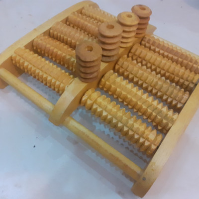 Con lăn mat xa chân bằng gỗ kích thước 28x 29 cm -Giúp thư giãn thoải mái