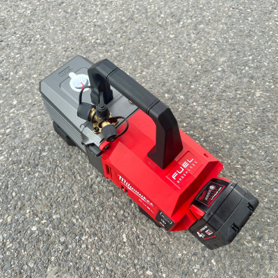 MÁY HÚT CHÂN KHÔNG PIN MILWAUKEE M18 FVP5-0 ( TẶNG PIN 8AH + SẠC M12-18C) - HÀNG CHÍNH HÃNG