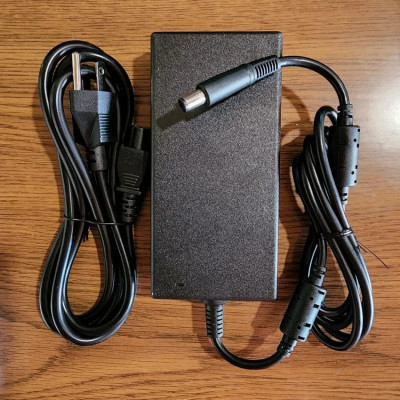 Sạc dành cho laptop Dell Precision 7550 7560 hàng nhập khẩu.