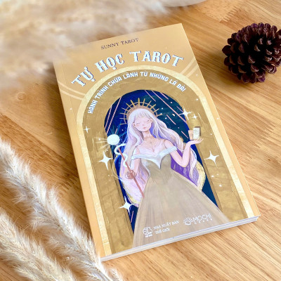 Sách - Tự học Tarot: Hành trình chữa lành từ những lá bài