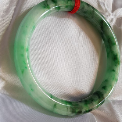 Vòng tay Nam Nữ đá Cẩm Thạch tự nhiên mới đẹp Lý ST Cồ A Sịn 65mm Vòng size to 65mm x cọng dầy 10mm Màu Xanh lý tươi bóng sơn thủy vân bông xanh tươi bóng đẹp Nam Nữ to con đeo 75kg - 85kg đeo đẹp sang tay ạ