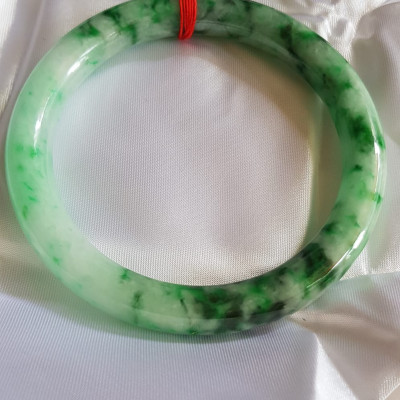 Vòng tay Nam Nữ đá Cẩm Thạch tự nhiên mới đẹp Lý ST Cồ A Sịn 65mm Vòng size to 65mm x cọng dầy 10mm Màu Xanh lý tươi bóng sơn thủy vân bông xanh tươi bóng đẹp Nam Nữ to con đeo 75kg - 85kg đeo đẹp sang tay ạ