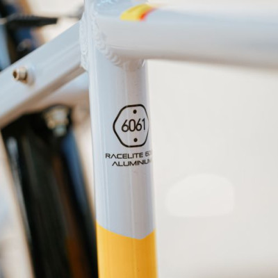 Xe đạp thể thao CALLI H3000 Khung nhôm cao cấp, tem phản quang 