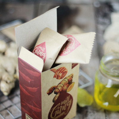 Combo Hạt Điều Rang Muối Vỏ Lụa Hải Long (250g /Hũ) + Mứt Gừng Nướng Mật Ong Hải Long (120g)